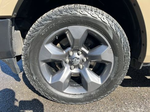 Used 2020 RAM 1500 Big Horn w/ Built-to-serve Edition image 11