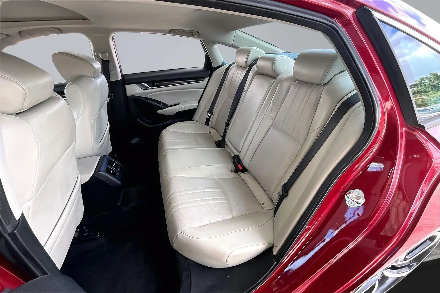 Used 2018 Honda Accord Touring image 19