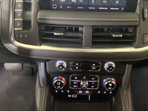Used 2024 GMC Yukon AT4 w/ AT4 Premium Plus Package AWD/4WD image 4