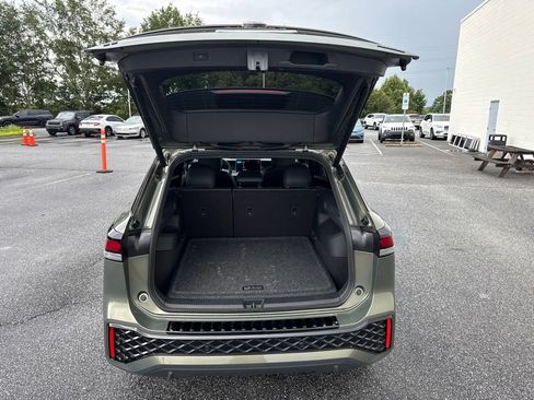 Certified 2026 Volkswagen Tiguan SE R-Line AWD/4WD image 10
