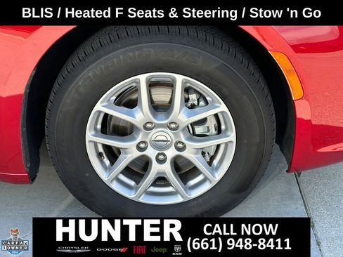 Used 2024 Chrysler Pacifica Touring-L FWD image 44