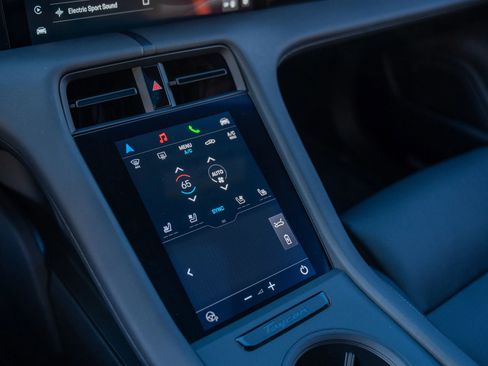 Used 2025 Porsche Taycan image 5