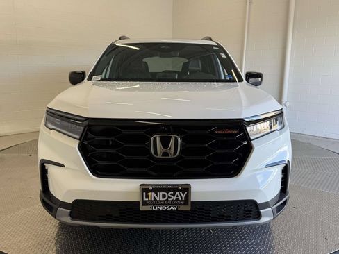 Used 2025 Honda Pilot TrailSport image 8