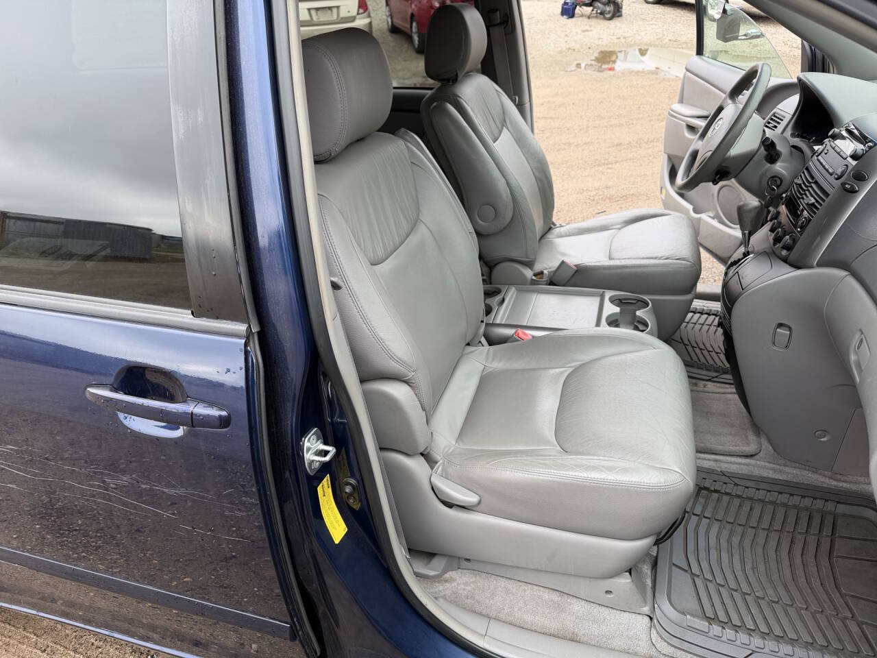 Used 2006 Toyota Sienna LE w/ LE Pkg 4 FWD image 25
