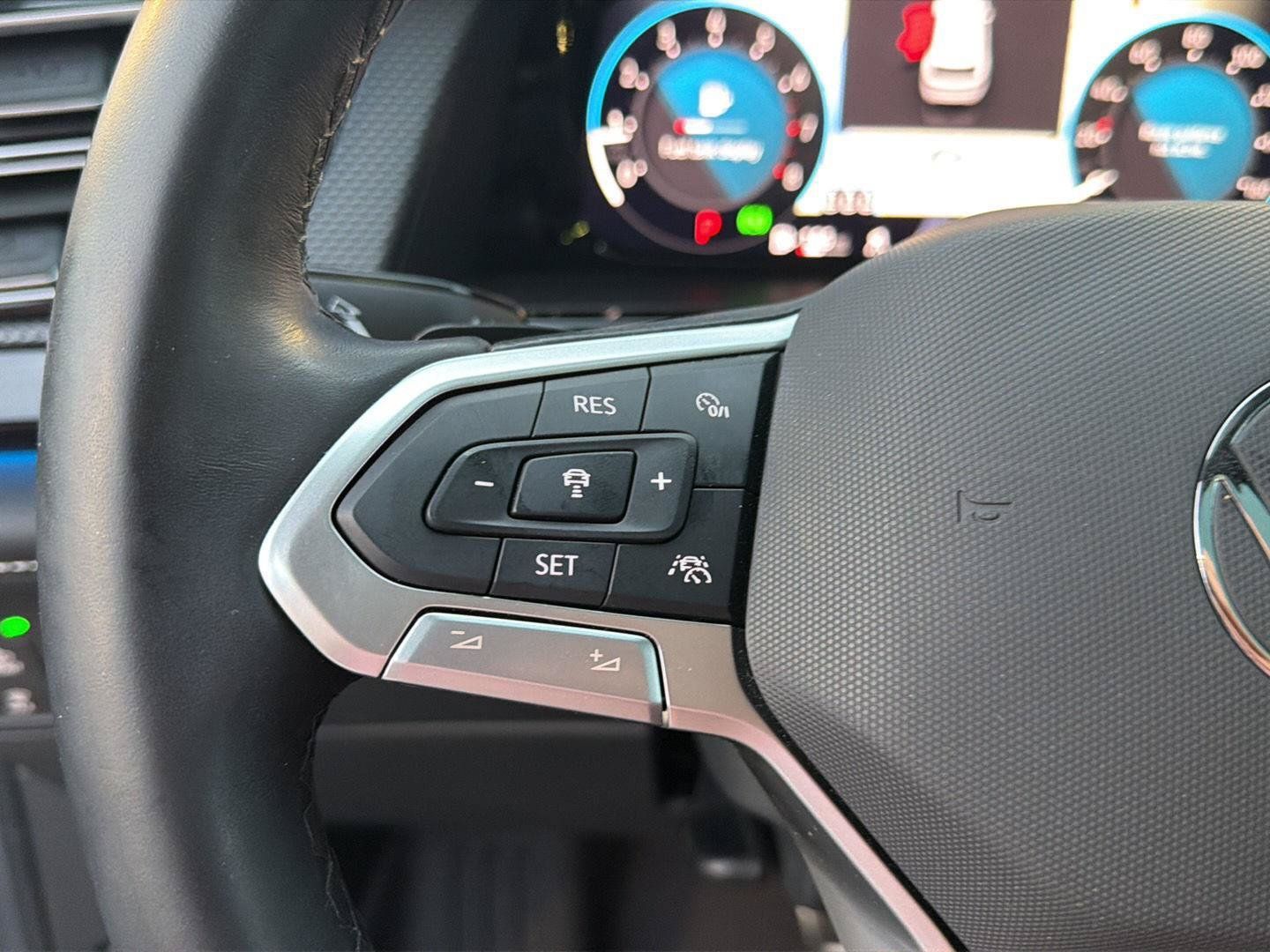 Used 2024 Volkswagen Atlas Cross Sport SEL R-Line AWD/4WD image 22