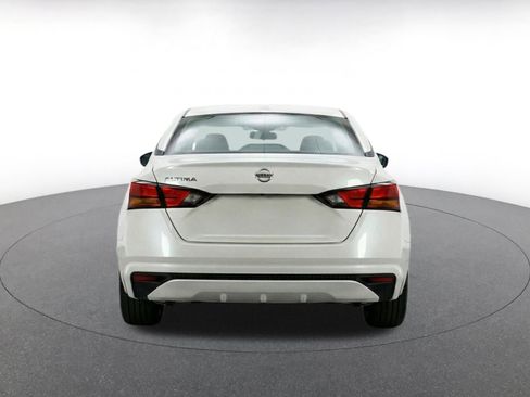 Used 2025 Nissan Altima 2.5 SV FWD image 8