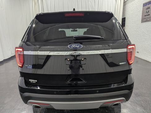 Used 2017 Ford Explorer XLT w/ Equipment Group 202A image 8
