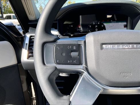 Used 2025 Land Rover Discovery S AWD/4WD image 19