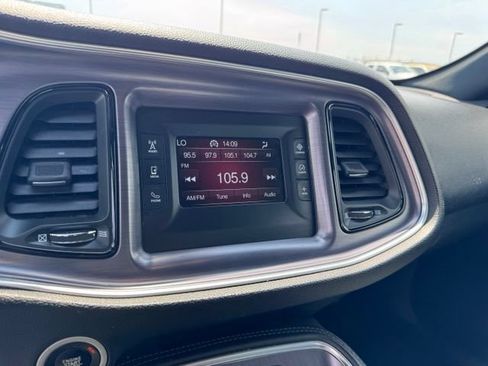 Used 2016 Dodge Challenger SXT RWD image 22
