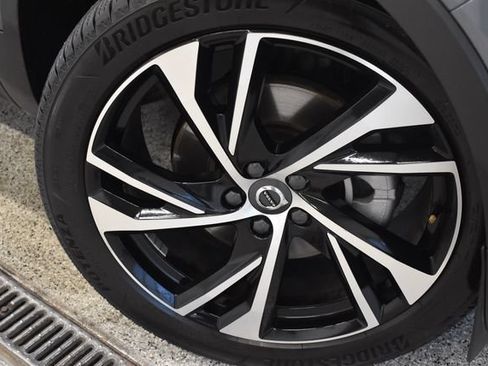 Used 2021 Volvo XC40 T5 R-Design w/ Advanced Package AWD/4WD image 30
