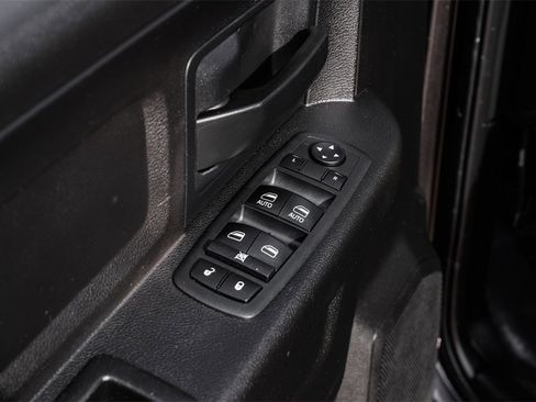 Used 2018 RAM 2500 Tradesman w/ Chrome Appearance Group image 42