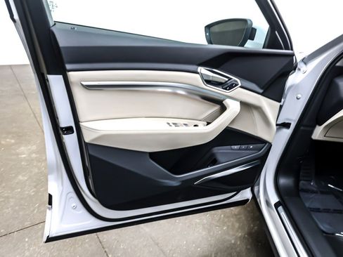 Used 2024 Audi Q8 e-tron Premium Plus w/ Premium Plus Package image 22