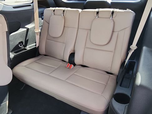 Used 2023 Ford Explorer Limited w/ Hybrid Equipment Group 310A image 7