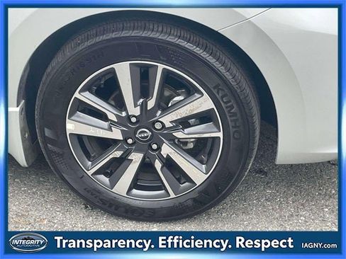 Certified 2025 Nissan Versa SV w/ Trunk Package image 9