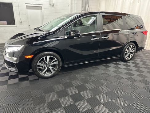 Used 2024 Honda Odyssey Touring image 2