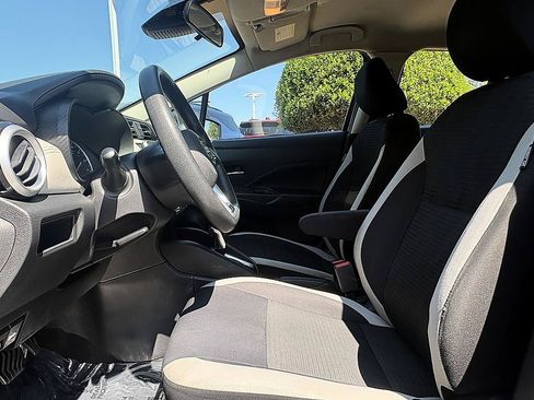 Used 2020 Nissan Versa SV FWD image 9