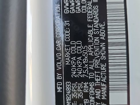 Used 2021 Volvo XC60 T5 Momentum w/ Premium Package image 37