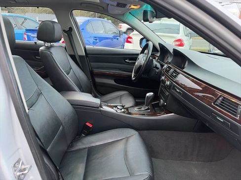 Used 2011 BMW 328i xDrive Wagon image 15