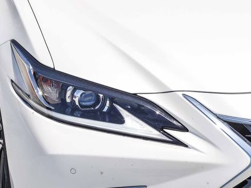 Used 2024 Lexus ES 350 w/ Premium Package FWD image 11