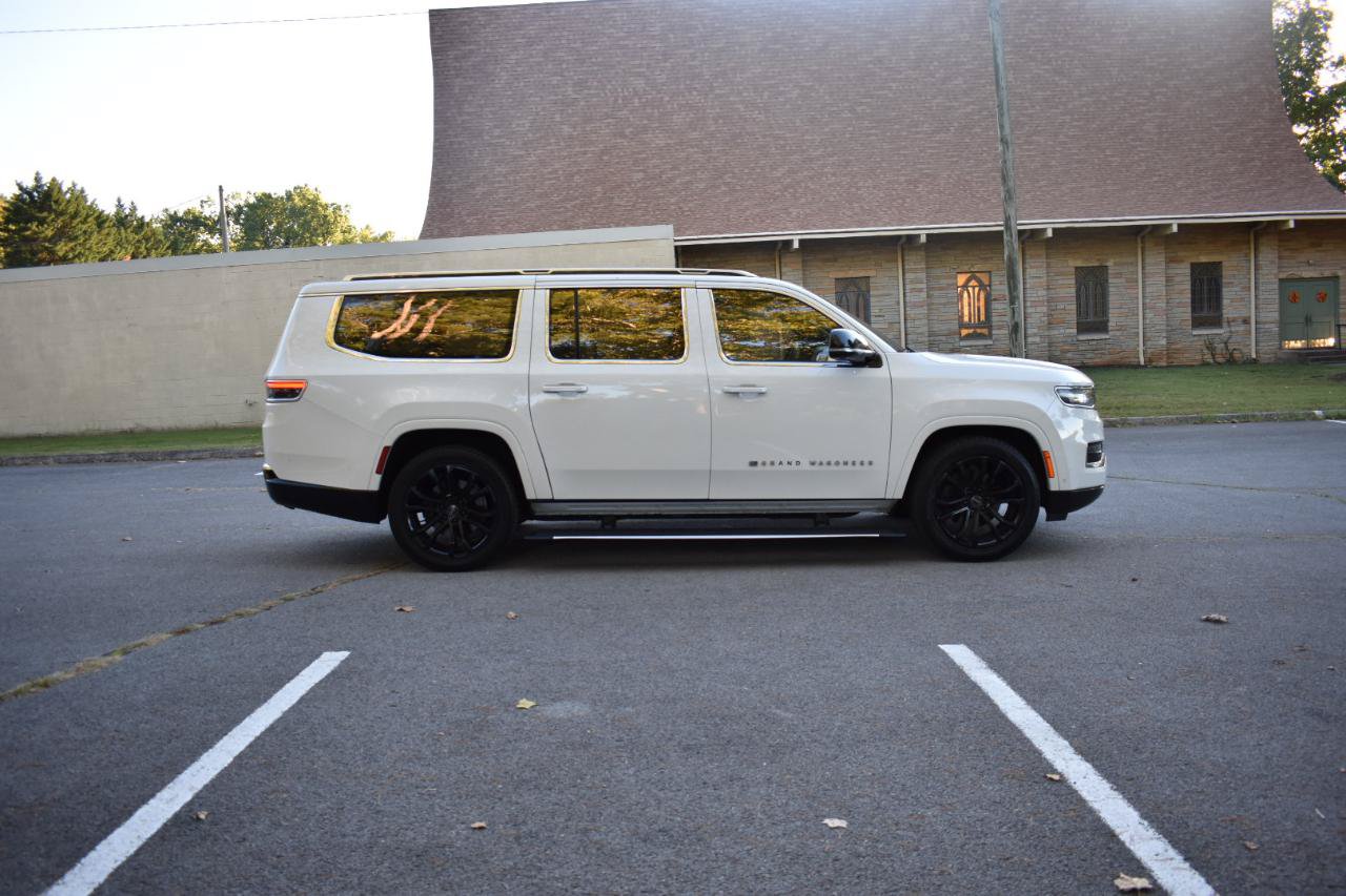 Used 2023 Jeep Grand Wagoneer L Series III w/ Rear Seat Video Group 1 AWD/4WD image 8