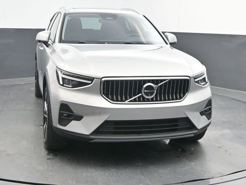 Certified 2025 Volvo XC40 B5 Plus image 2