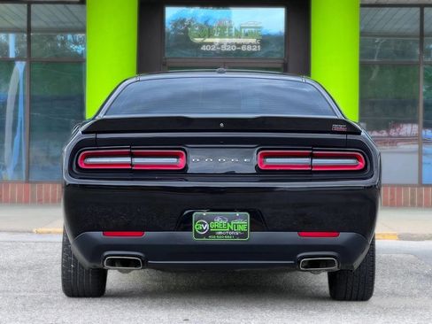 Used 2019 Dodge Challenger SXT image 7
