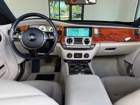 Used 2016 Rolls-Royce Dawn image 37