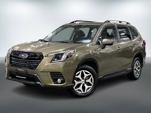 Used 2023 Subaru Forester Premium image 3