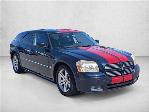 Used 2005 Dodge Magnum R/T w/ Convenience Group II RWD image 3