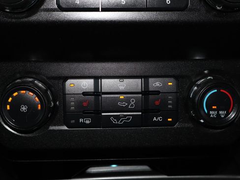 Used 2019 Ford F150 XLT w/ Equipment Group 302A Luxury AWD/4WD image 28