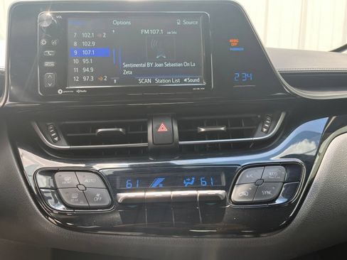 Used 2018 Toyota C-HR XLE FWD image 22