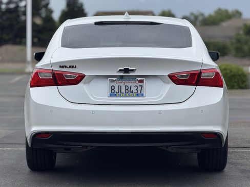 Used 2018 Chevrolet Malibu LT w/ Leather Package FWD image 6