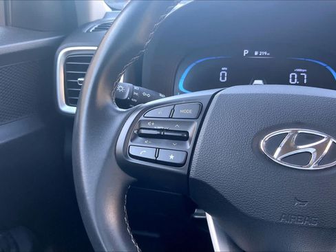 Certified 2025 Hyundai Venue SEL FWD image 23