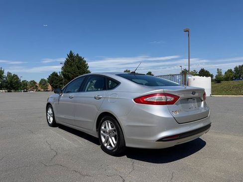 Used 2016 Ford Fusion SE FWD image 3