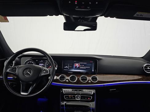 Used 2017 Mercedes-Benz E 300 4MATIC image 25