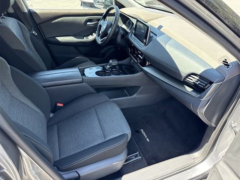 Used 2021 Nissan Rogue SV image 29