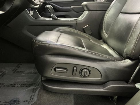 Used 2020 Chevrolet Traverse RS image 22