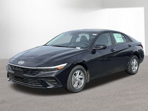 New 2026 Hyundai Elantra SE FWD image 32