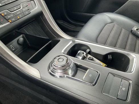 Used 2017 Ford Fusion SE w/ Equipment Group 201A image 24