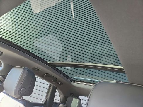 Certified 2026 Porsche Macan image 15