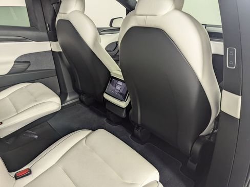 Used 2022 Tesla Model X Plaid image 34