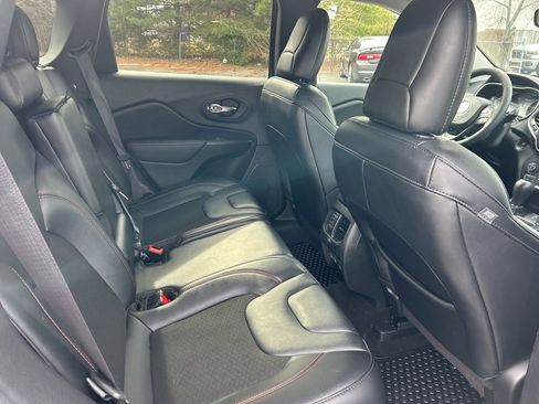 Used 2022 Jeep Cherokee Trailhawk w/ Trailer Tow Group image 13