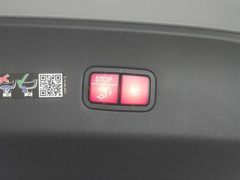 Certified 2026 Mercedes-Benz GLC 300 4MATIC image 32
