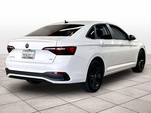 Used 2024 Volkswagen Jetta SE w/ Panoramic Sunroof Package FWD image 15