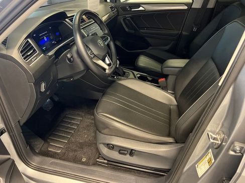 Certified 2024 Volkswagen Tiguan SE w/ Panoramic Sunroof Package FWD image 7