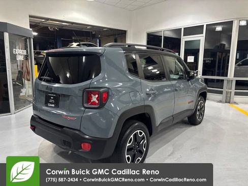 Used 2017 Jeep Renegade Trailhawk AWD/4WD image 8