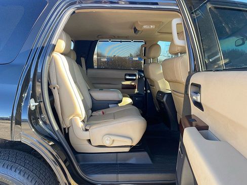 Used 2016 Toyota Sequoia Platinum image 21