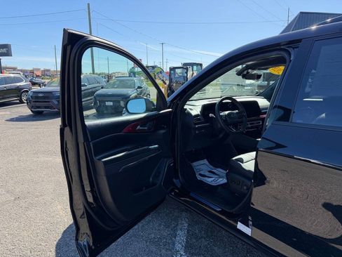 Used 2026 Chevrolet Traverse RS w/ LPO, Floor Liner Package AWD/4WD image 10