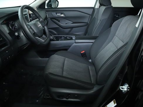 Certified 2026 Nissan Rogue SV image 18