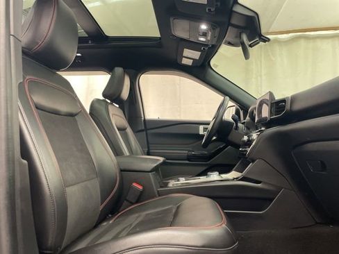Used 2022 Ford Explorer ST-Line image 12